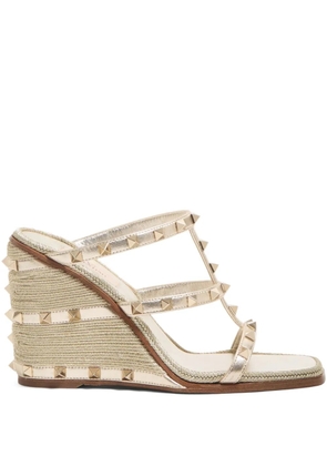 Valentino Garavani Rockstud wedge sandals - Gold