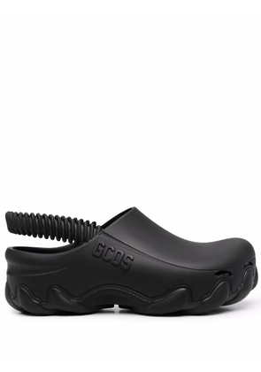 GCDS embossed-logo slingback clogs - Black