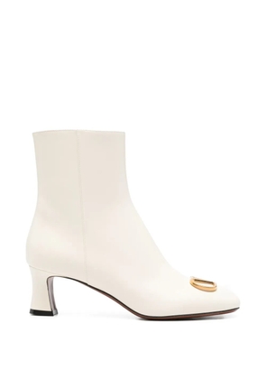 Valentino Garavani logo-plaque boots - Neutrals