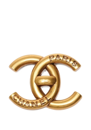 CHANEL Pre-Owned 2021 mark brooch - Gold