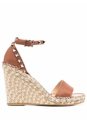 Valentino Garavani espadrille Rockstud wedge sandals - Brown
