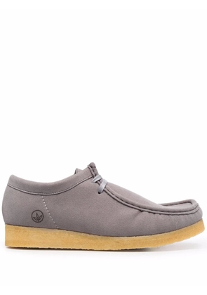 Clarks Originals logo-print lace-up boat shoes - Grey