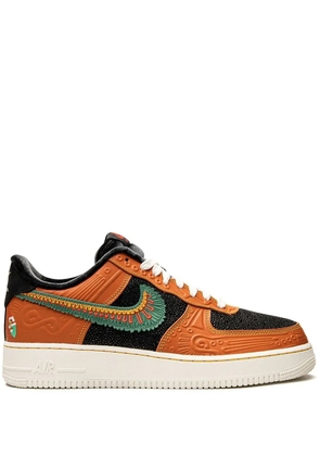 Nike Air Force 1 '07 LX 'Siempre Familia' sneakers - Orange