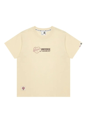 A BATHING APE® logo-patch T-Shirt - Neutrals