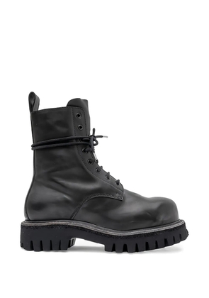 A Diciannoveventitre black combat boots