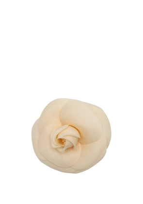 CHANEL Pre-Owned 1970-1980 Canvas Camellia Brooch costume brooch - White
