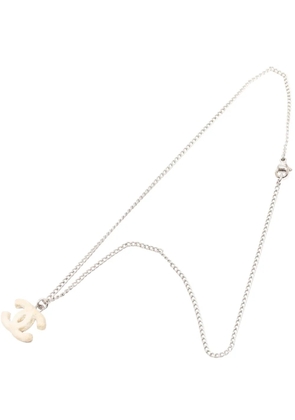 CHANEL Pre-Owned 2003 Silver Plated Textured CC Pendant Necklace costume necklace