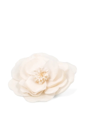 CHANEL Pre-Owned 2000s floral-design brooch - Neutrals