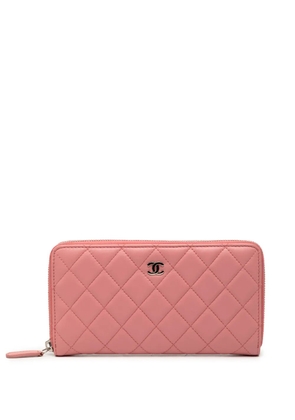 CHANEL Pre-Owned 2011 Quilted Lambskin Zip Around Wallet long wallets - Pink