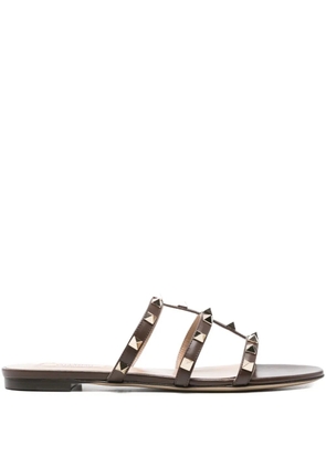 Valentino Garavani Rockstud slide sandals - Brown