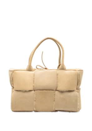 Bottega Veneta Pre-Owned 2012-2025 Small Suede and Shearling Maxi Intrecciato Arco tote bag - Brown