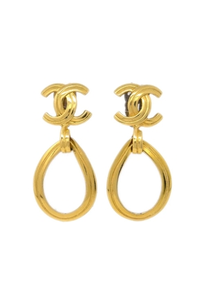 CHANEL Pre-Owned 1996 CC dangle clip-on earrings - Gold
