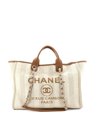 CHANEL Pre-Owned Deauville Striped Mixed Fibers Medium tote bag - Neutrals
