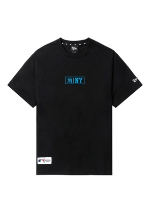 NEW ERA CAP lettering-print graphic T-shirt - Black