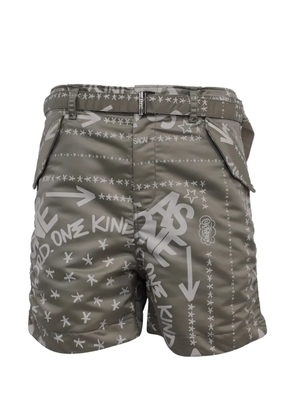 sacai printed belt-fastening shorts - Green