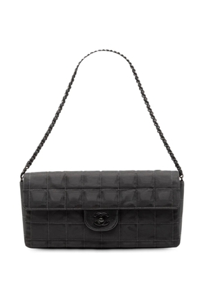 CHANEL Pre-Owned 2000-2002 New Travel Line Nylon East West Flap shoulder bag - Black