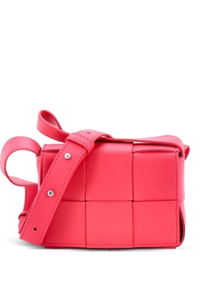 Bottega Veneta Pre-Owned Cassette Maxi Intrecciato Leather Candy crossbody bag - Pink