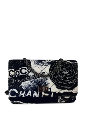 CHANEL Pre-Owned 2019 Reissue quilted printed cross body bag - Black