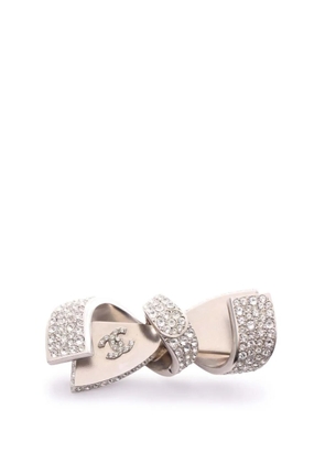 CHANEL Pre-Owned 2015 CC Stainless Steel Rhinestone Ribbon Brooch costume brooch - Silver