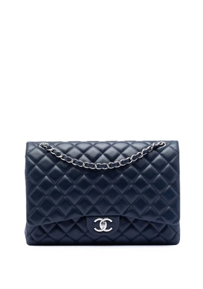 CHANEL Pre-Owned 2011 Maxi Classic Caviar Double Flap shoulder bag - Blue