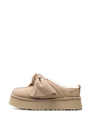 UGG platform bow slip-on loafers - Neutrals