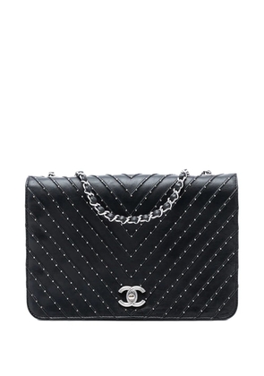 CHANEL Pre-Owned 2018 Chevron Lambskin Stud Wars Flap shoulder bag - Black