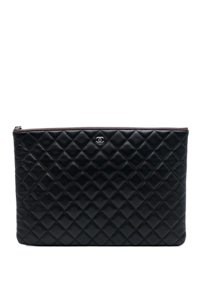 CHANEL Pre-Owned 2013-2014 Large Quilted Lambskin O Case clutch bag - Black