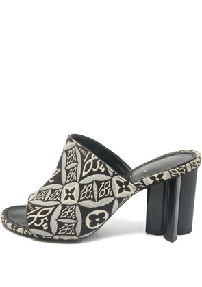 Louis Vuitton Pre-Owned Silhouette sandals - Black