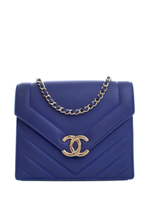 CHANEL Pre-Owned 2019 Small Chevron Calfskin Envelope Flap crossbody bag - Blue