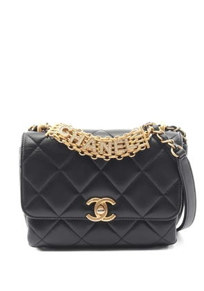 CHANEL Pre-Owned 2021 matelasse logo-chain shoulder bag - Black