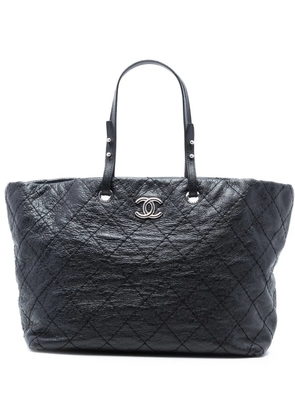CHANEL Pre-Owned 2009-2010 Large Glazed Calfskin On The Road tote bag - Black