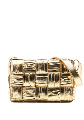 Bottega Veneta Pre-Owned 2012-2025 Metallic Calfskin Intreccio Plisse Cassette crossbody bag - Gold