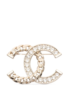 CHANEL Pre-Owned 2024 CC Gold Plated Rhinestone Chain Brooch costume brooch
