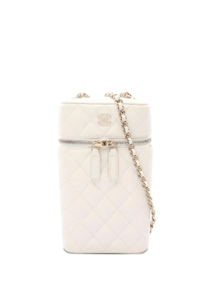 CHANEL Pre-Owned 2021s Diamond-quilted mini crossbody bag - White