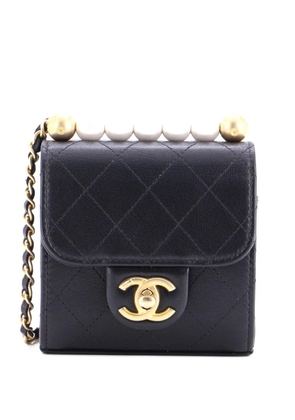 CHANEL Pre-Owned Chic Pearls Flap Clutch with Chain Quilted Goatskin Mini crossbody bag - Black