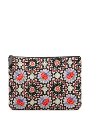 CHANEL Pre-Owned 2014-2015 Paris Dubai Medium Printed Canvas Cosmetic Case clutch bag - White