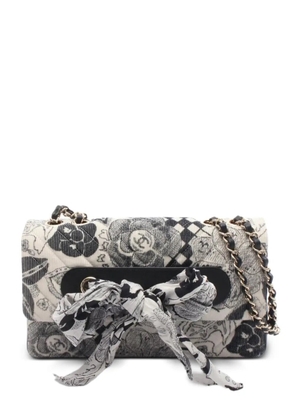 CHANEL Pre-Owned 2018-2019 corduroy chain-strap shoulder bag - White