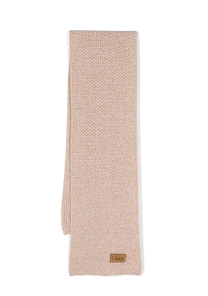 Chloé logo-patch chunky-knit scarf - Neutrals