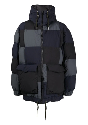 sacai panelled hooded puffer jacket - Blue