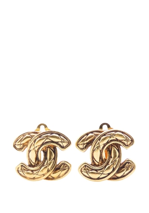 CHANEL Pre-Owned 1950-1970 CC Gold Plated Quilted Clip on Earrings costume earrings