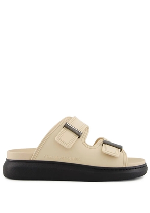 Alexander McQueen double-buckle slides - Neutrals