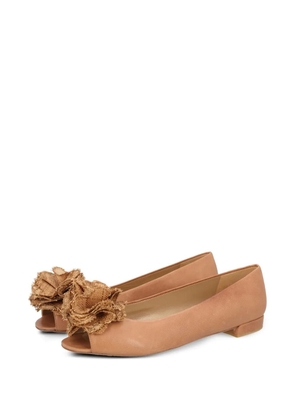 Stuart Weitzman flower-appliqué sandals - Neutrals