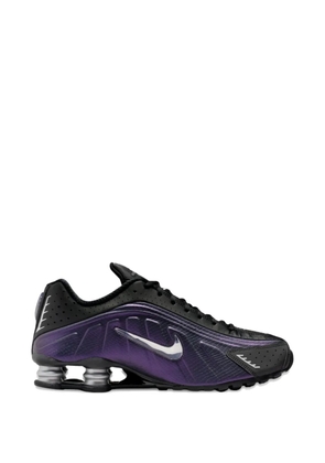 Nike Shox R4 logo perforated sneakers - Black