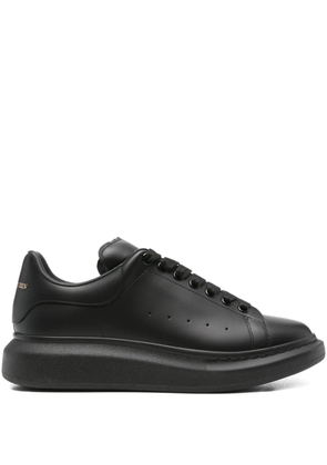 Alexander McQueen Oversized leather low-top sneakers - Black