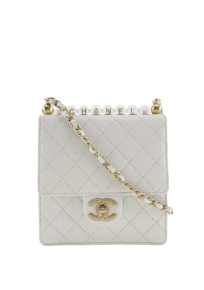CHANEL Pre-Owned 2020 Small Quilted Lambskin Chic Pearls Flap crossbody bag - White