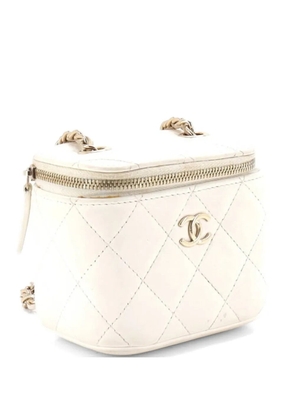 CHANEL Pre-Owned Camellia Bow Vanity Case with Chain Quilted Lambskin Mini crossbody bag - White