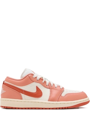 Nike Air Jordan 1 Low swoosh sneakers - Pink
