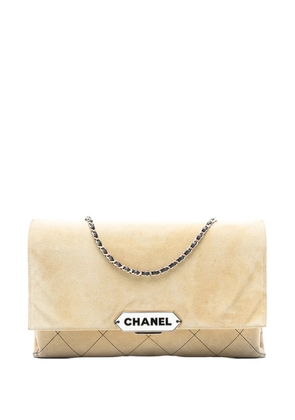 CHANEL Pre-Owned 2016-2017 Quilted Suede Retro Label Flap shoulder bag - Brown