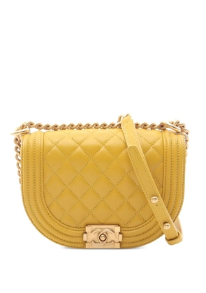 CHANEL Pre-Owned 2021 small Boy Chanel chain shoulder bag - Yellow