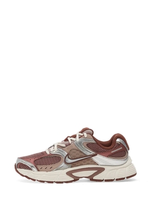 Nike V5 RNR logo-detail sneakers - Brown